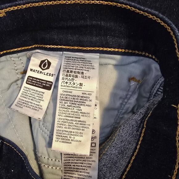 Levi's 315 Shaping Bootcut Jeans Women's 32 Blue Dark Wash EUC - Picture 5 of 16